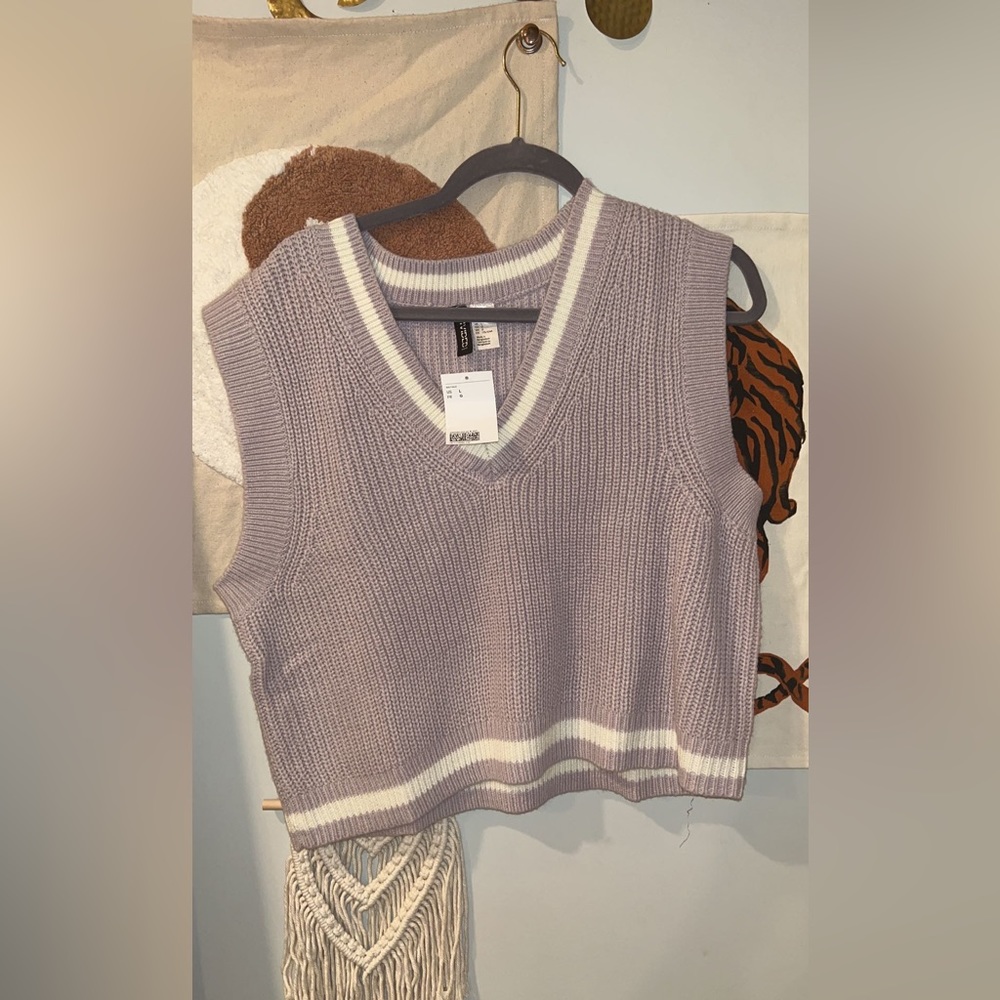 H&M Knit Sweater vest size large brand new